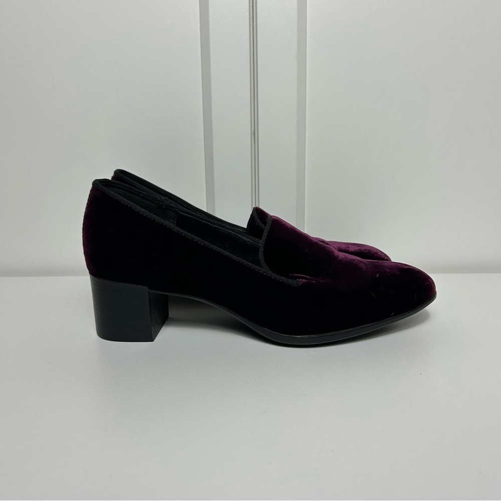Munro allee Elegant Velvet Loafers in Deep Purple